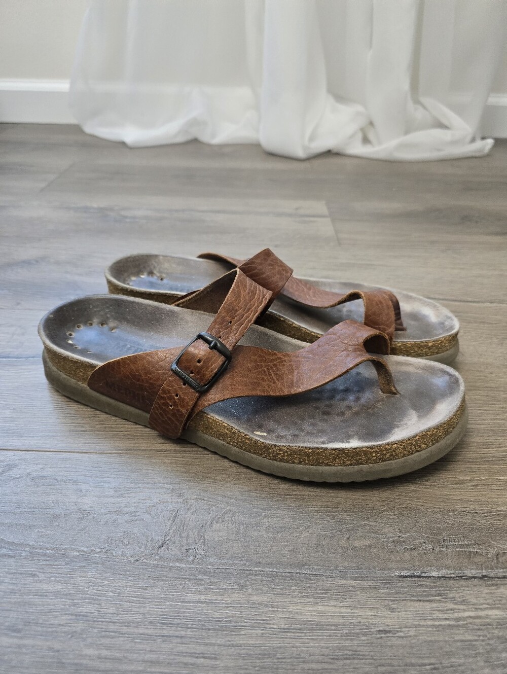 Mephisto Helen thong sandals in "Desert Buffalo" brown leather Womens 42/US 11